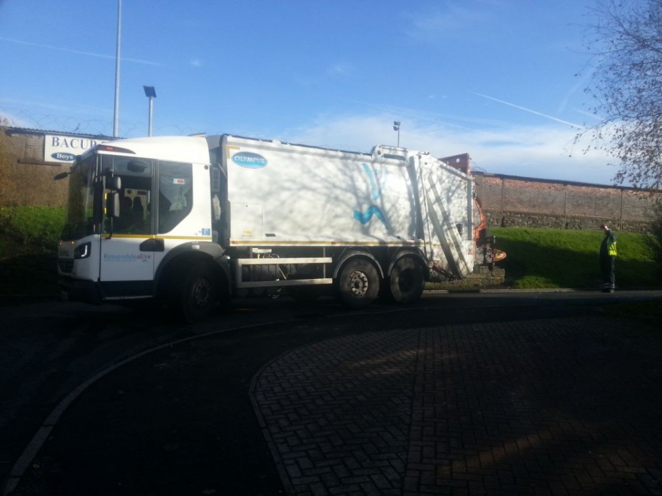 Our Refuse Staff operating safely by following health and safety guidance helping our Garden Waste wagon to reverse! 